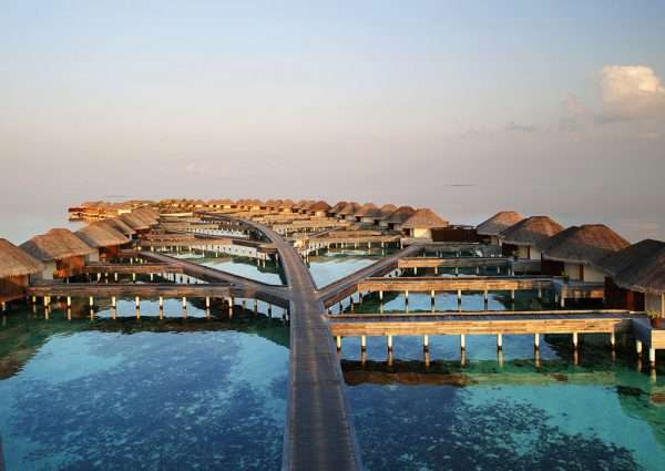 Большой отель на Мальдивах