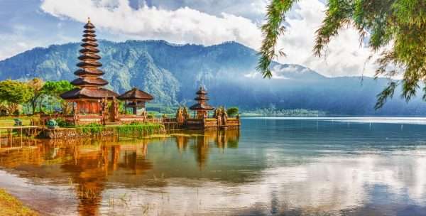 Озеро в Индонезии