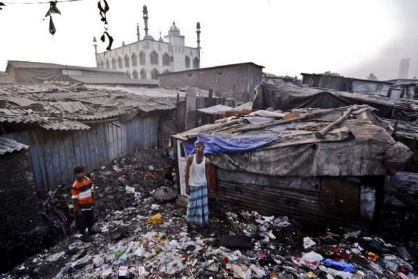 Нищие в трущобах Мумбаи