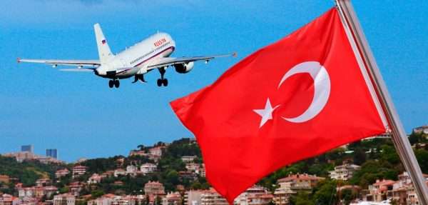 Самолёт и флаг Турции