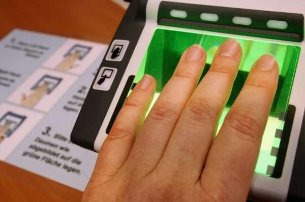Сдача отпечатков пальцев на шенгенскую визу