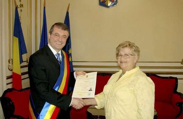 Вручение сертификата о румынском гражданстве