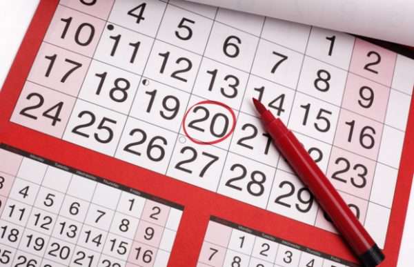 Календарь с отмеченной датой и карандаш