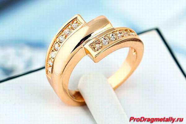 Модное кольцо из 18-ти каратного золота