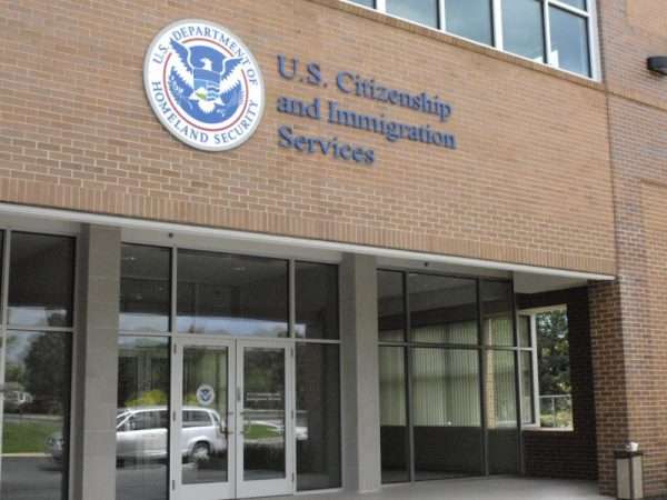 Служба иммиграции и гражданства США