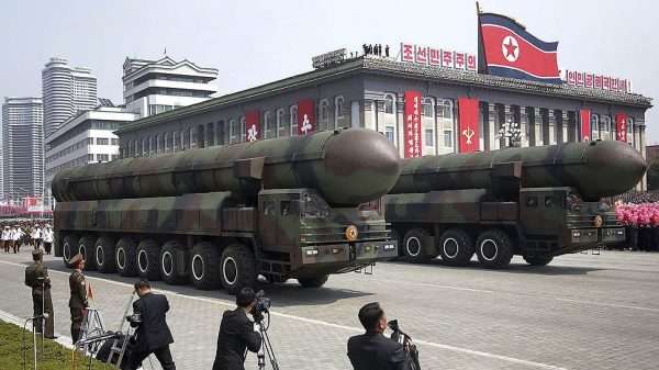 Ракеты на площади Пхеньяна