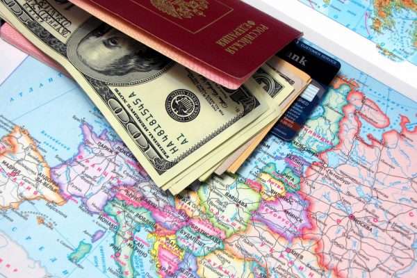 Паспорт, доллары и карта