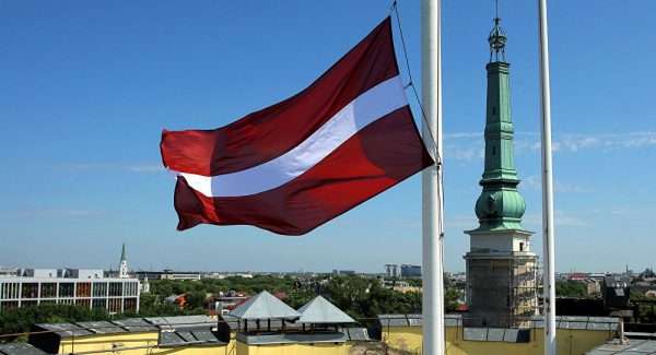 Флаг в одном из городов Латвии
