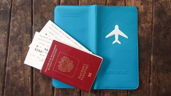 Паспорт и авиабилеты